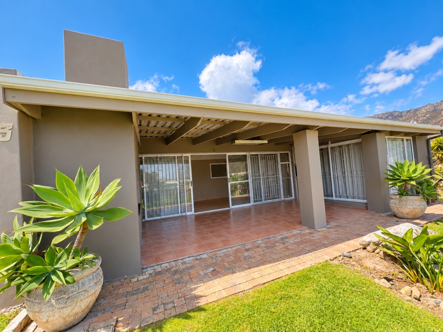 To Let 4 Bedroom Property for Rent in Harbour Island Western Cape